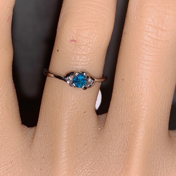 STOCKING STUFFERS! SELECT 5 RINGS FOR ONE PRICE. IT GIRL RINGS - Picture 4 of 8